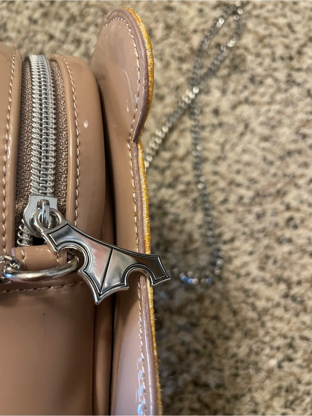 Danielle Nicole Disney Sleeping Beauty Aurora crossbody - Picture 4 of 5